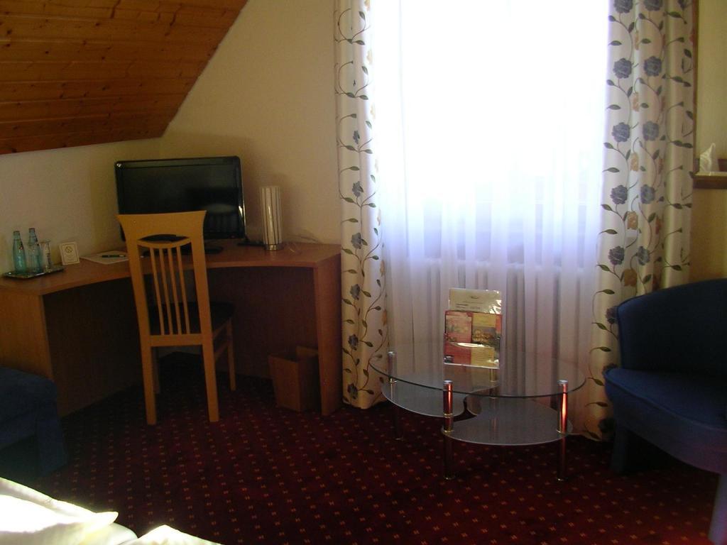 Hotel Landgasthof Kranz Huefingen Номер фото